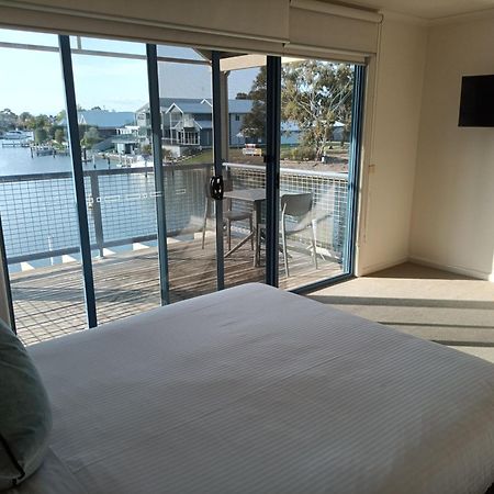 Captains Cove Resort - Waterfront Apartments Paynesville Exterior photo