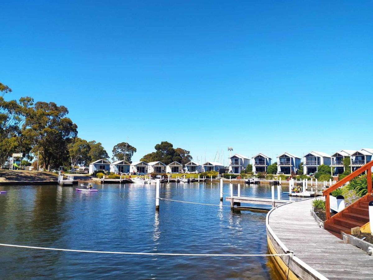 Captains Cove Resort - Waterfront Apartments Paynesville Exterior photo