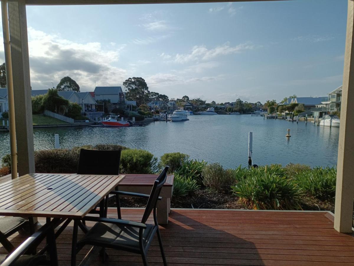 Captains Cove Resort - Waterfront Apartments Paynesville Exterior photo