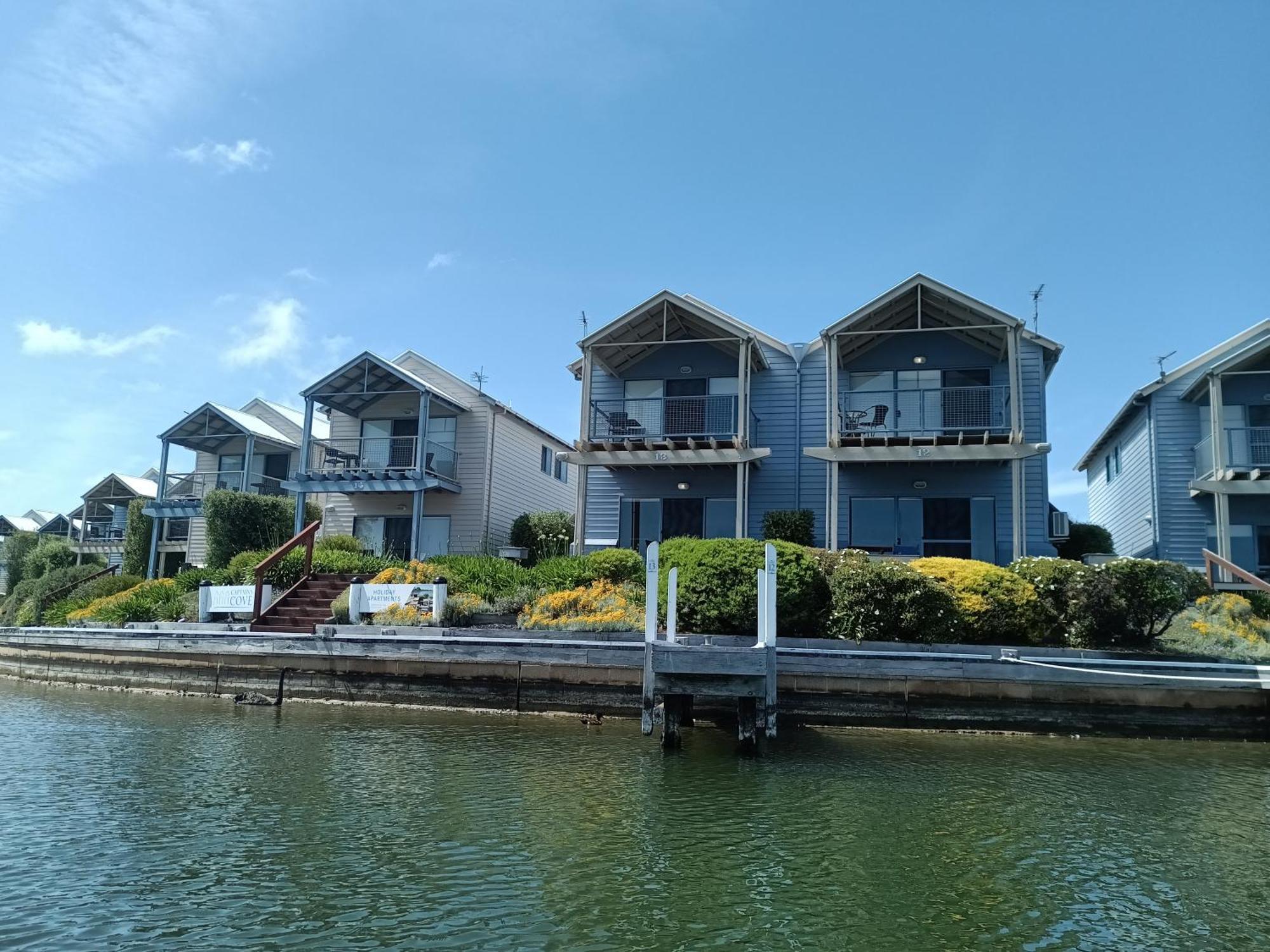 Captains Cove Resort - Waterfront Apartments Paynesville Exterior photo